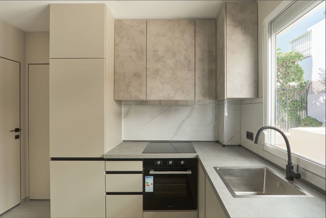 2 slaapkamer Appartement te koop in Nueva Andalucia met zwembad garage - € 450.000 (Ref: 10018662)