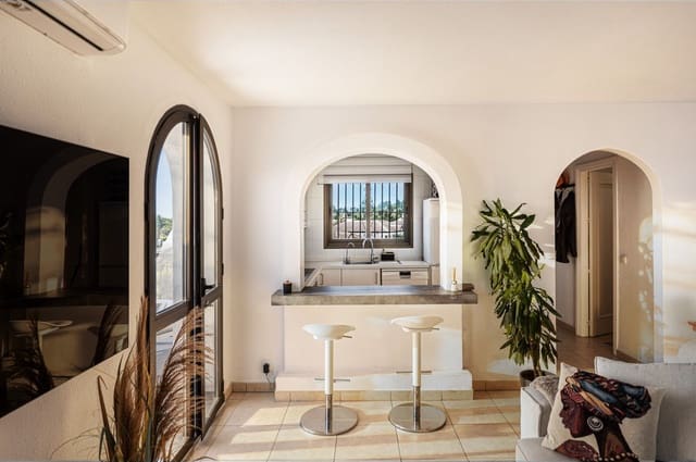 2 bedroom Apartment for sale in Calahonda, Mijas with pool - € 399,500 (Ref: 10018681)