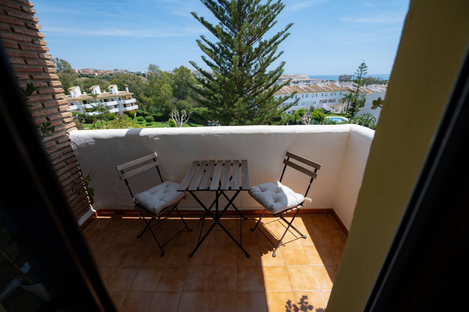 2 bedroom Apartment for sale in Calahonda with pool - € 399,500 (Ref: 10018681)
