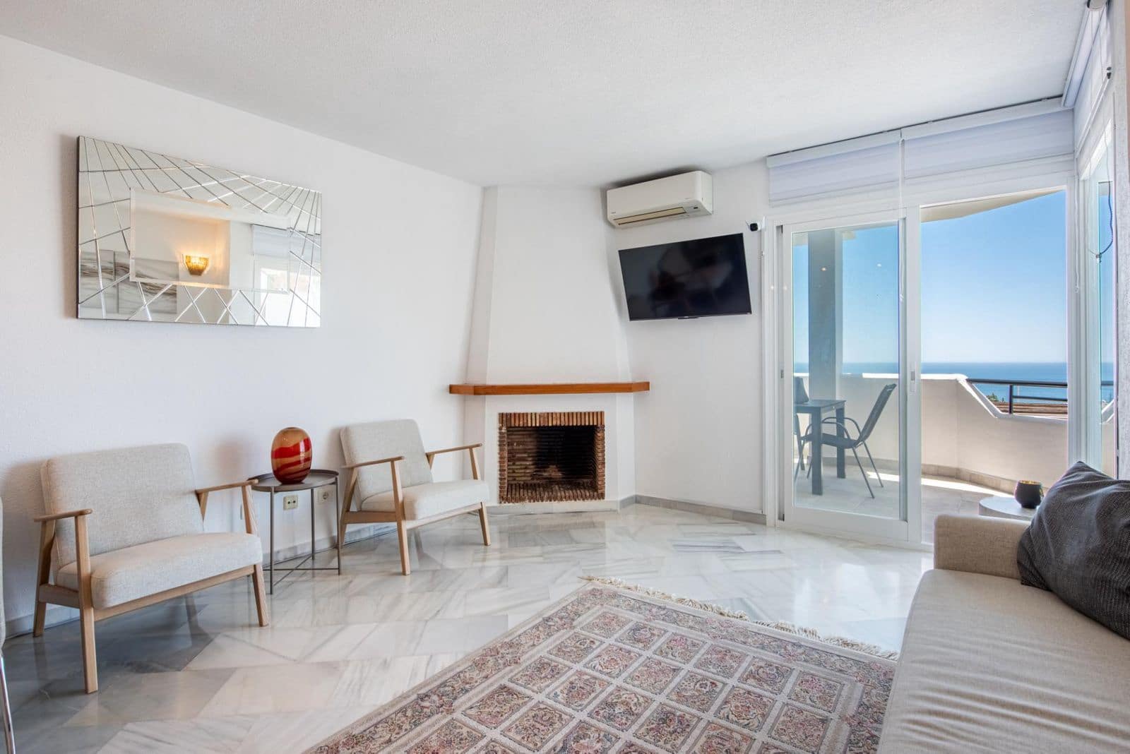 2 bedroom Apartment for sale in Calahonda with pool - € 359,000 (Ref: 10018730)