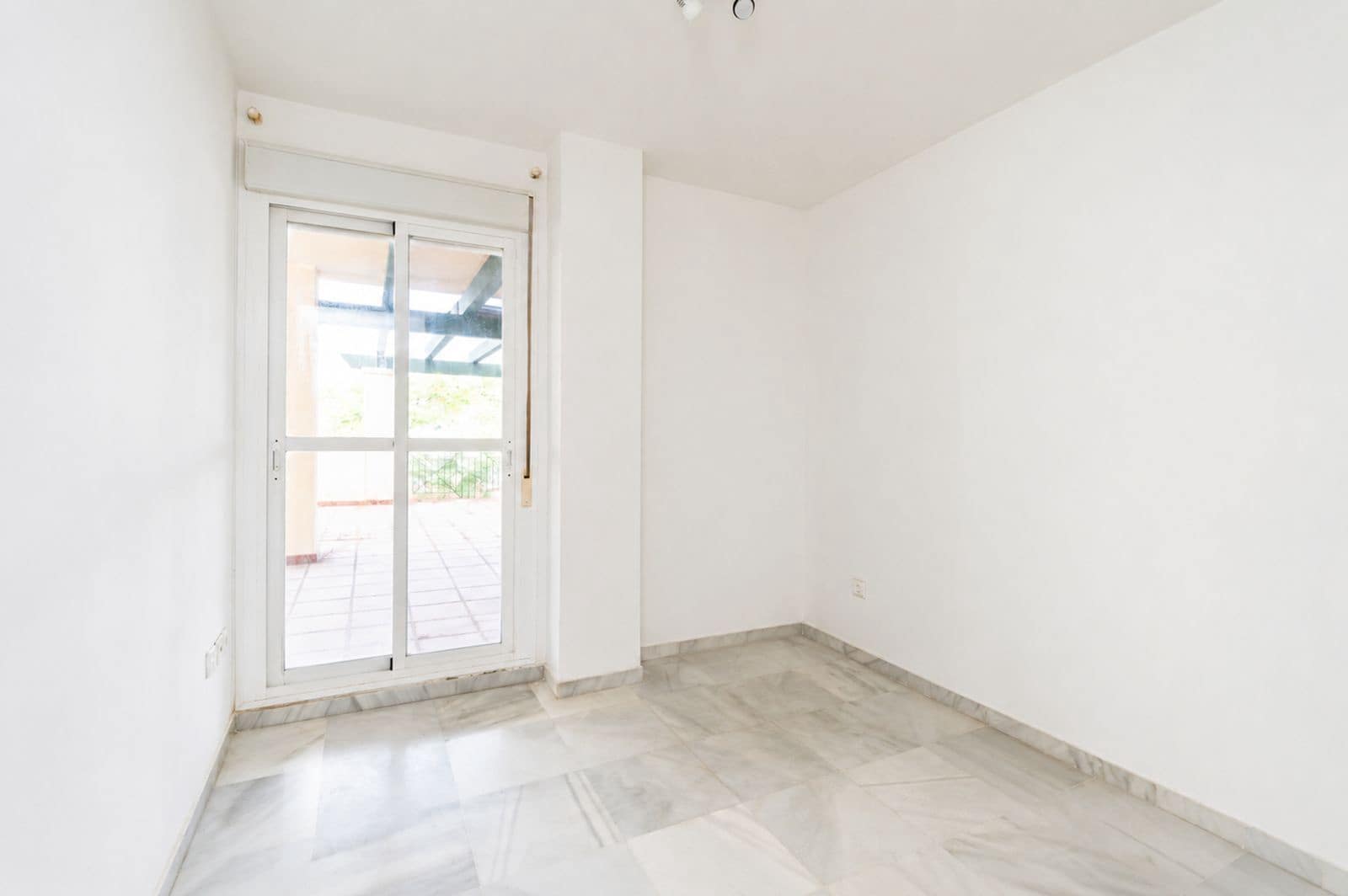 Apartamento de 3 habitaciones en Nueva Andalucia en venta con piscina garaje - 495.000 € (Ref: 10018731)