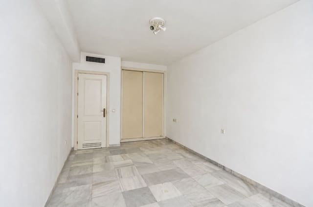 Apartamento de 3 habitaciones en Nueva Andalucia, Marbella en venta con piscina garaje - 495.000 € (Ref: 10018731)