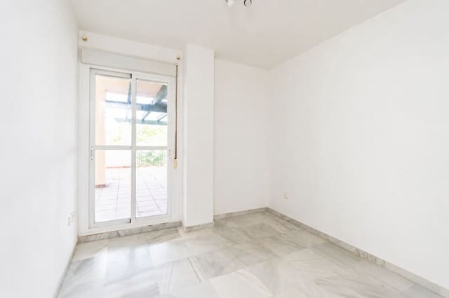 Apartamento de 3 habitaciones en Nueva Andalucia, Marbella en venta con piscina garaje - 495.000 € (Ref: 10018731)