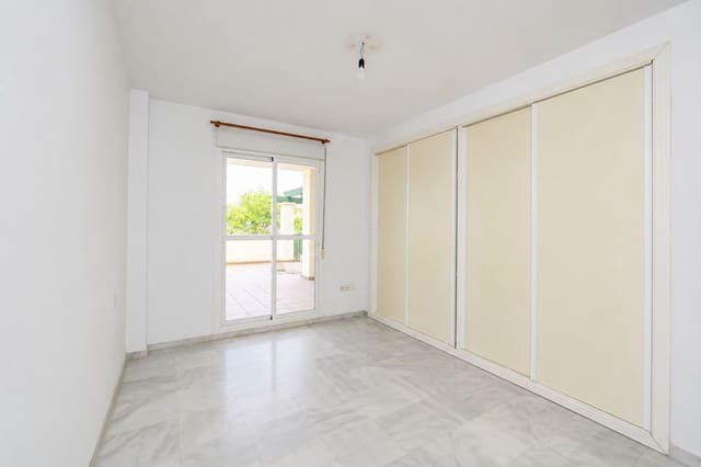 Apartamento de 3 habitaciones en Nueva Andalucia, Marbella en venta con piscina garaje - 495.000 € (Ref: 10018731)