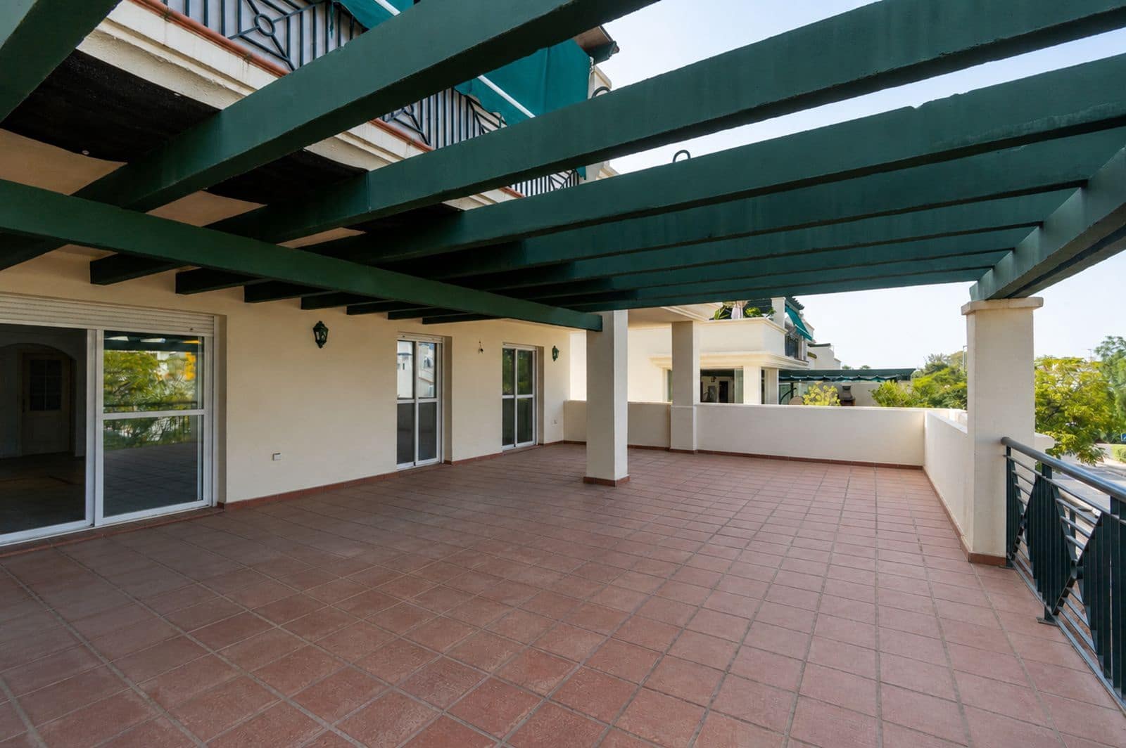 Apartamento de 3 habitaciones en Nueva Andalucia en venta con piscina garaje - 495.000 € (Ref: 10018731)
