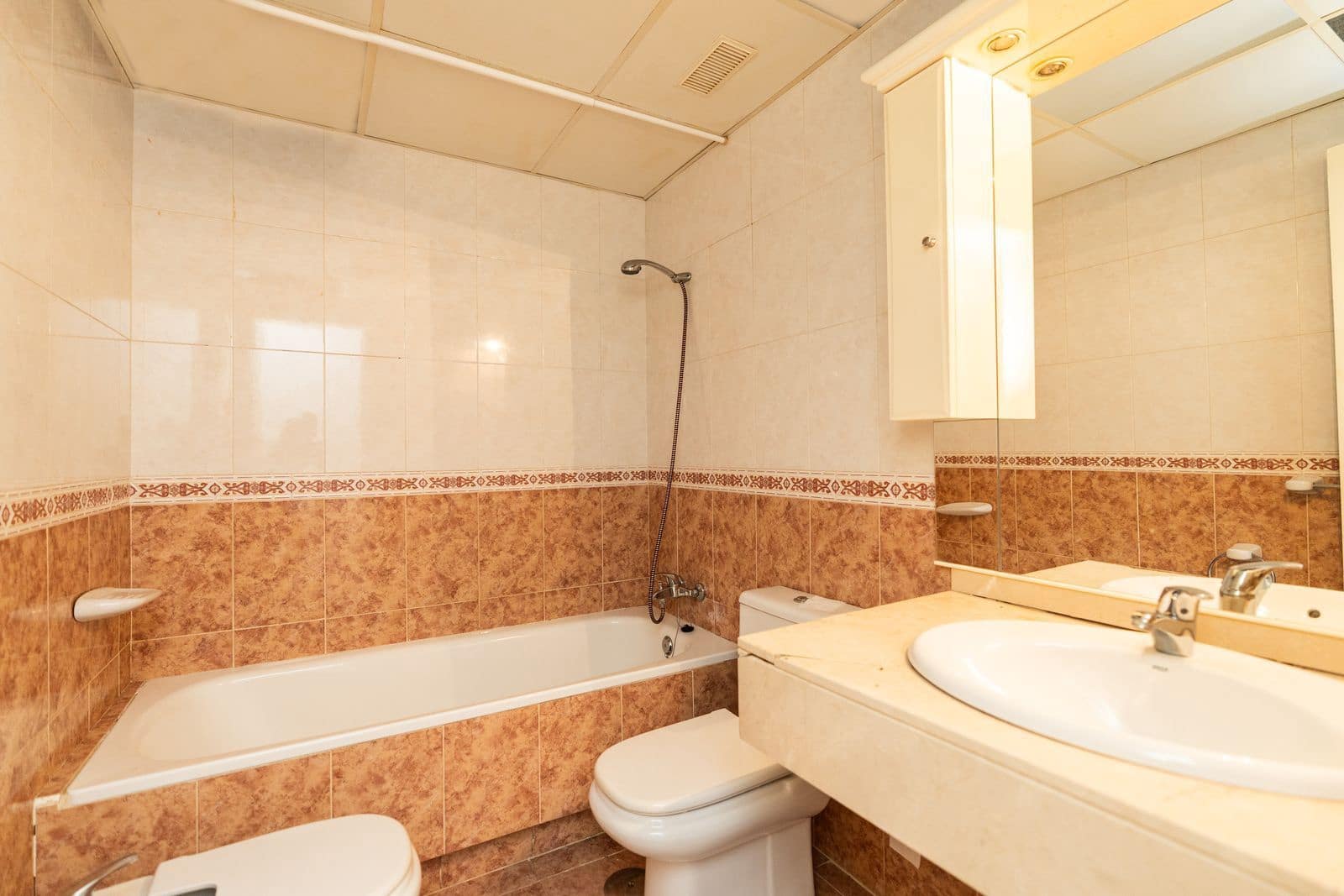 Apartamento de 3 habitaciones en Nueva Andalucia en venta con piscina garaje - 495.000 € (Ref: 10018731)