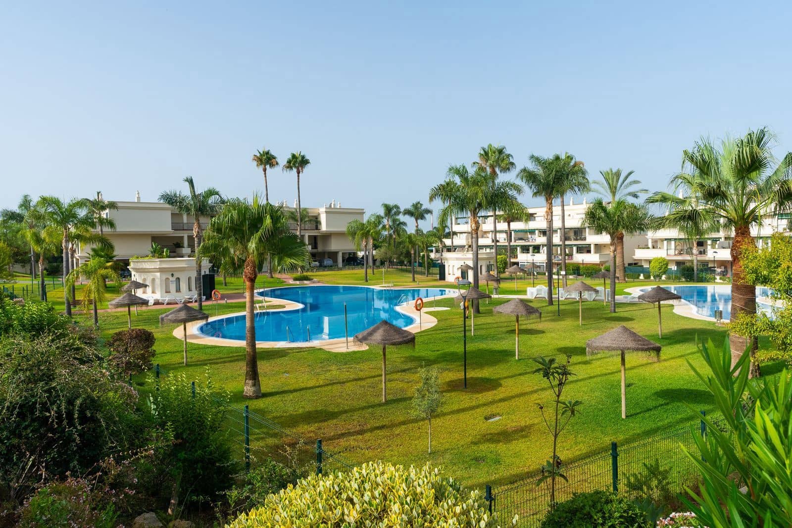Apartamento de 3 habitaciones en Nueva Andalucia en venta con piscina garaje - 495.000 € (Ref: 10018731)