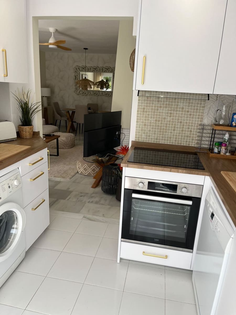 2 slaapkamer Appartement te koop in El Paraiso met zwembad garage - € 485.000 (Ref: 10018736)