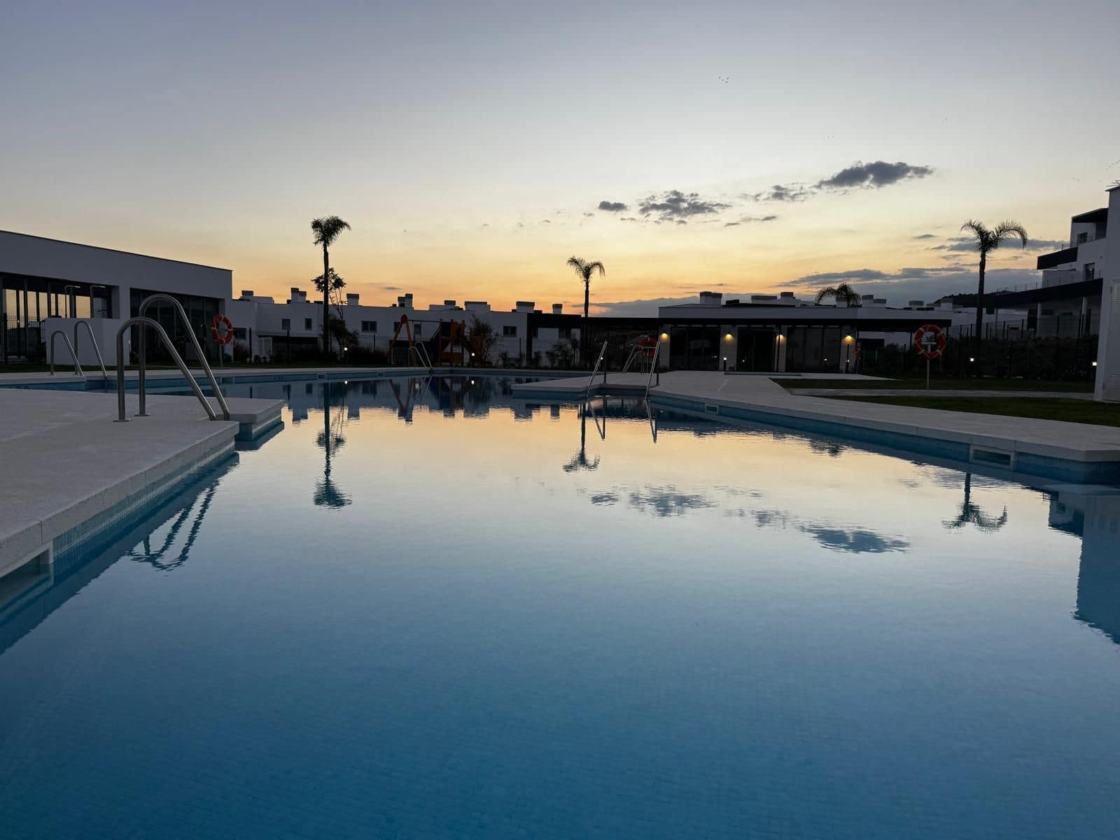 2 bedroom Penthouse for sale in Estepona with pool garage - € 399,900 (Ref: 10019547)