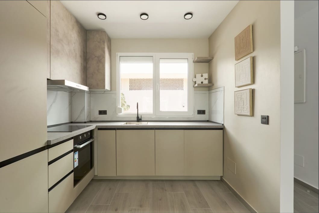 2 soverom Leilighet til salgs i Nueva Andalucia med svømmebasseng garasje - € 450 000 (Ref: 10020896)