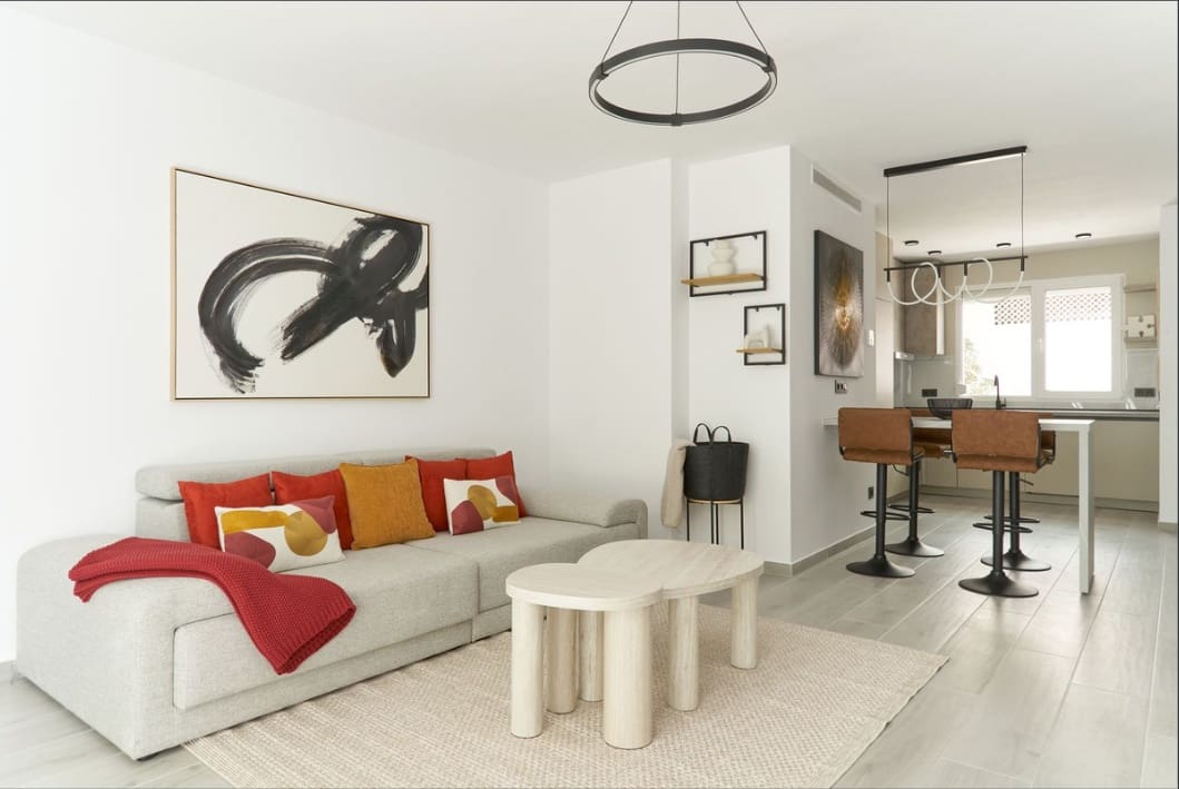 2 soverom Leilighet til salgs i Nueva Andalucia med svømmebasseng garasje - € 450 000 (Ref: 10020896)