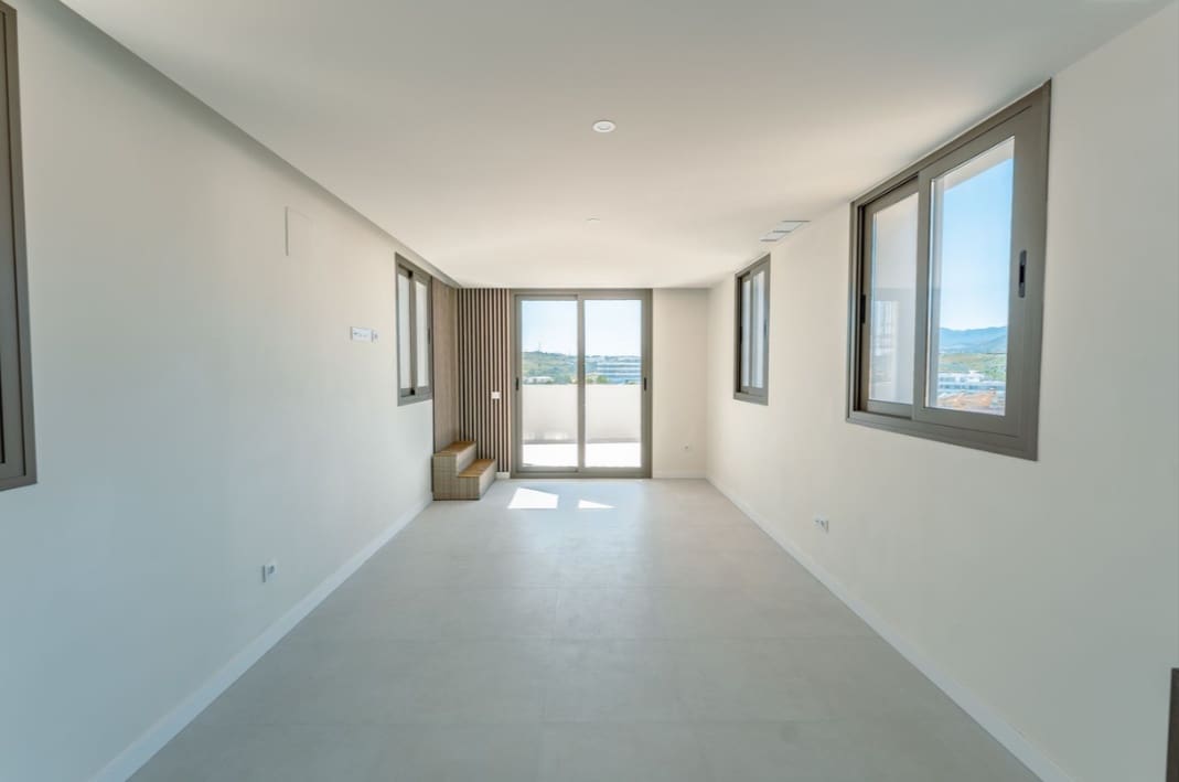 2 bedroom Penthouse for sale in Estepona with pool garage - € 495,000 (Ref: 10020906)