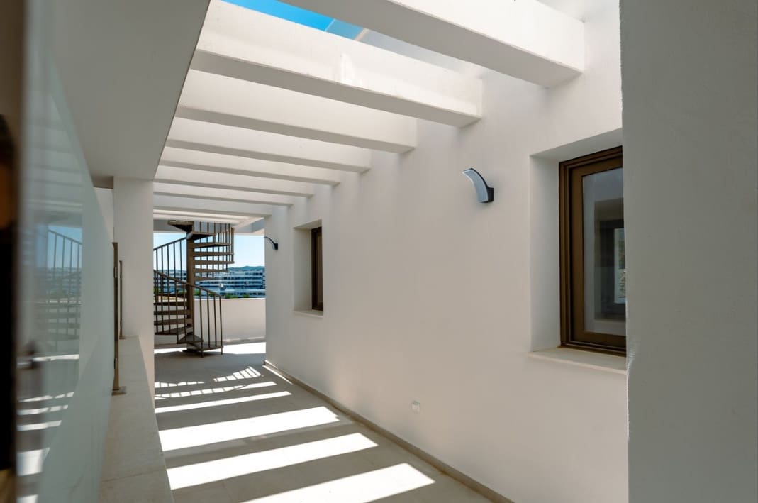 2 bedroom Penthouse for sale in Estepona with pool garage - € 495,000 (Ref: 10020906)