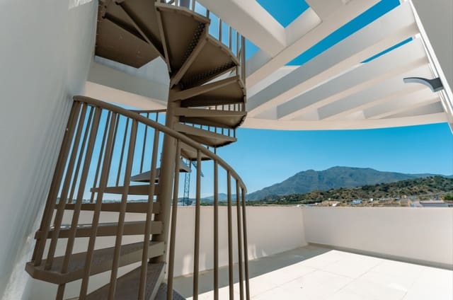 2 bedroom Penthouse for sale in Estepona with pool garage - € 495,000 (Ref: 10020906)