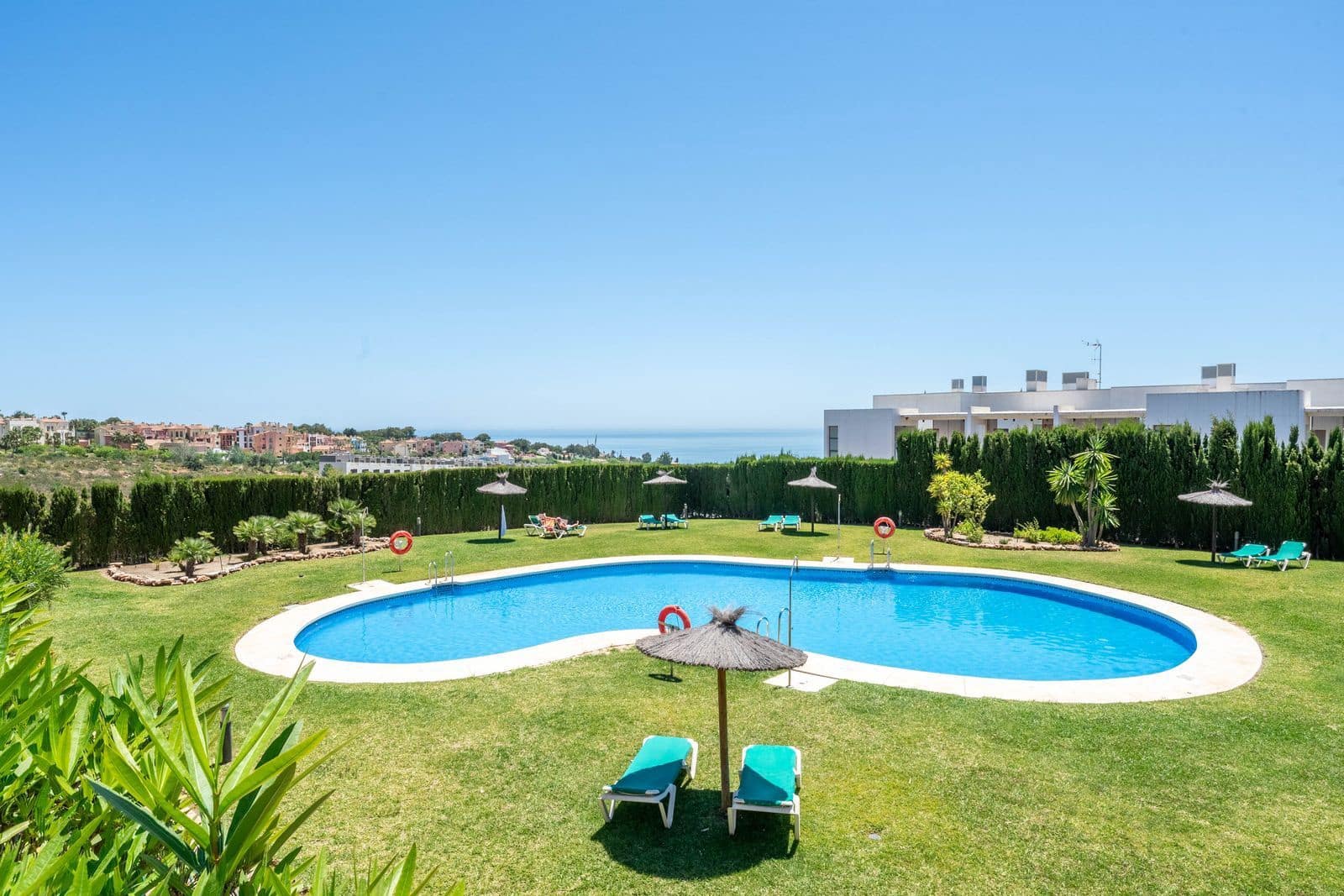 Apartamento de 2 habitaciones en Manilva en venta con piscina garaje - 330.000 € (Ref: 10021142)