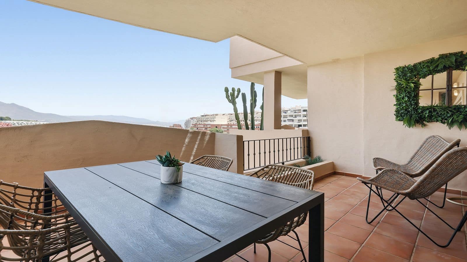 2 sypialnia Apartament na sprzedaż w La Duquesa / Puerto de la Duquesa z basenem garażem - 279 000 € (Ref: 10021150)