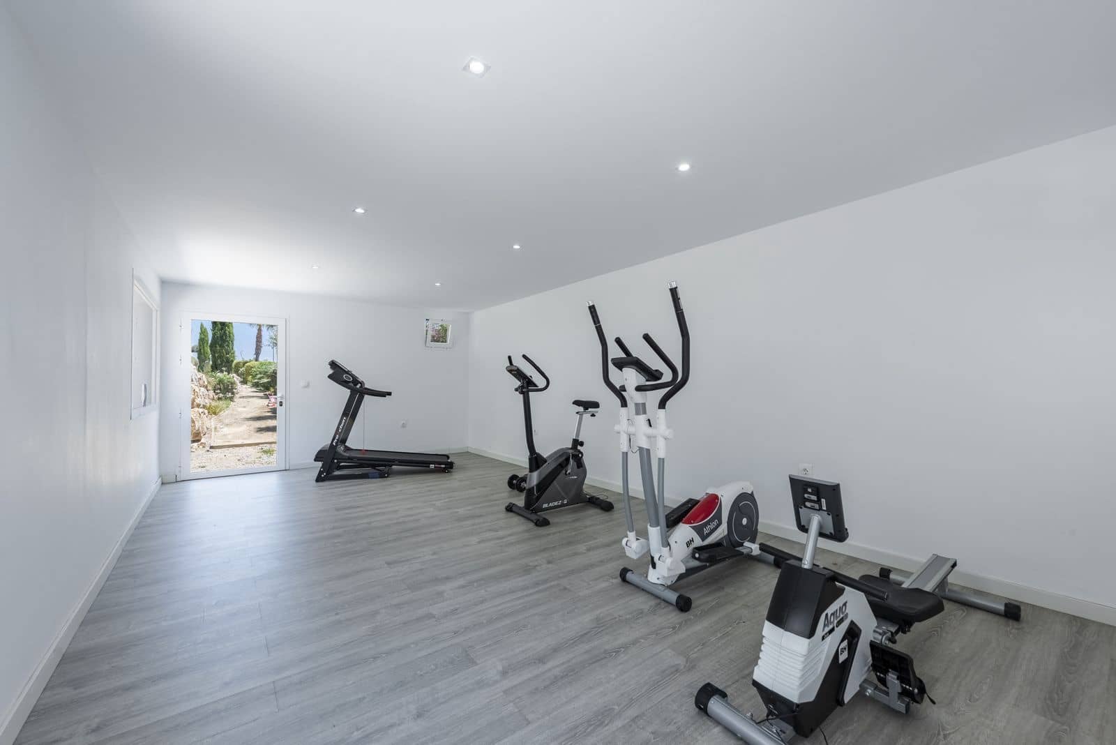 2 bedroom Apartment for sale in Manilva with pool garage - € 369,000 (Ref: 10021162)
