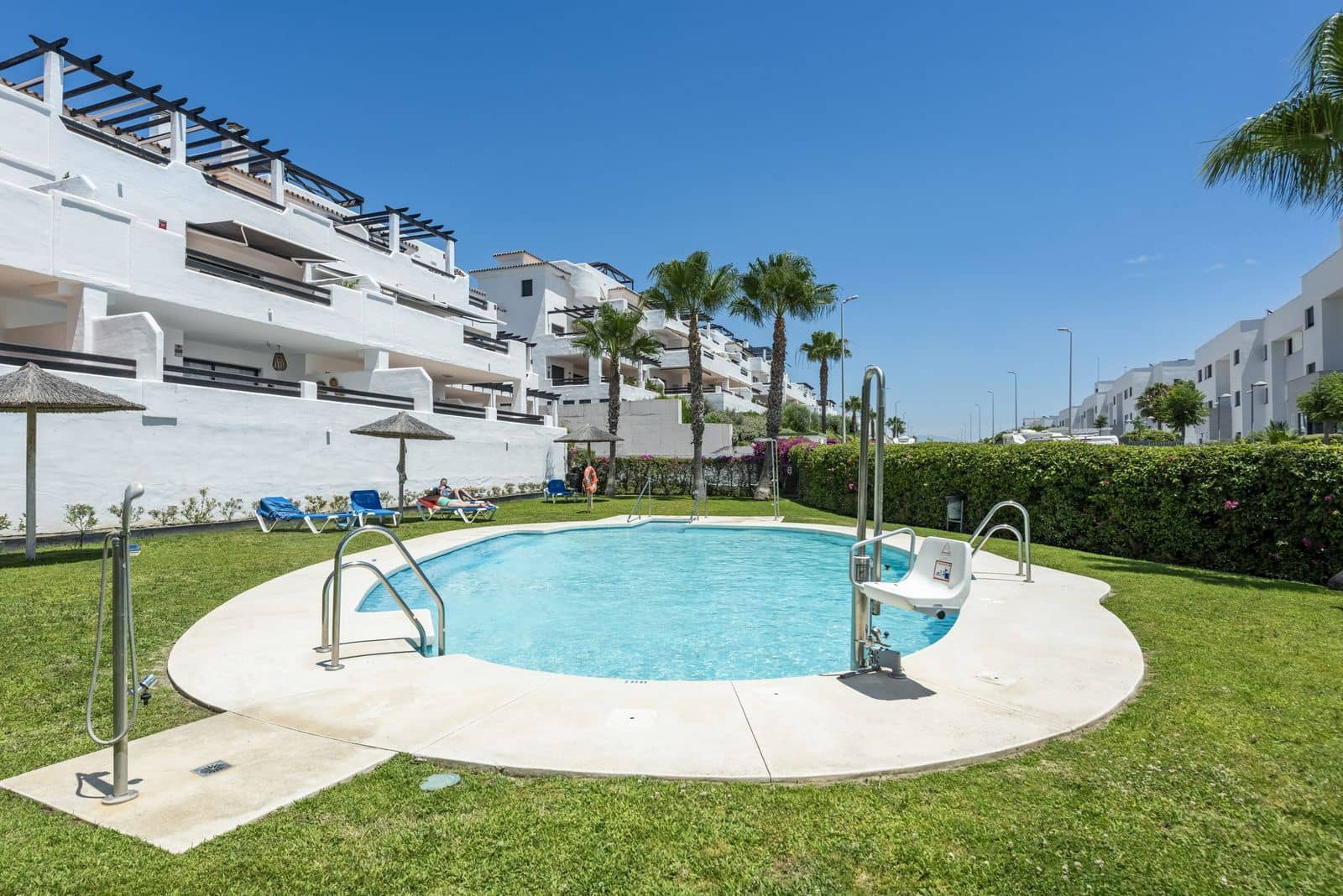 2 bedroom Apartment for sale in Manilva with pool garage - € 369,000 (Ref: 10021162)