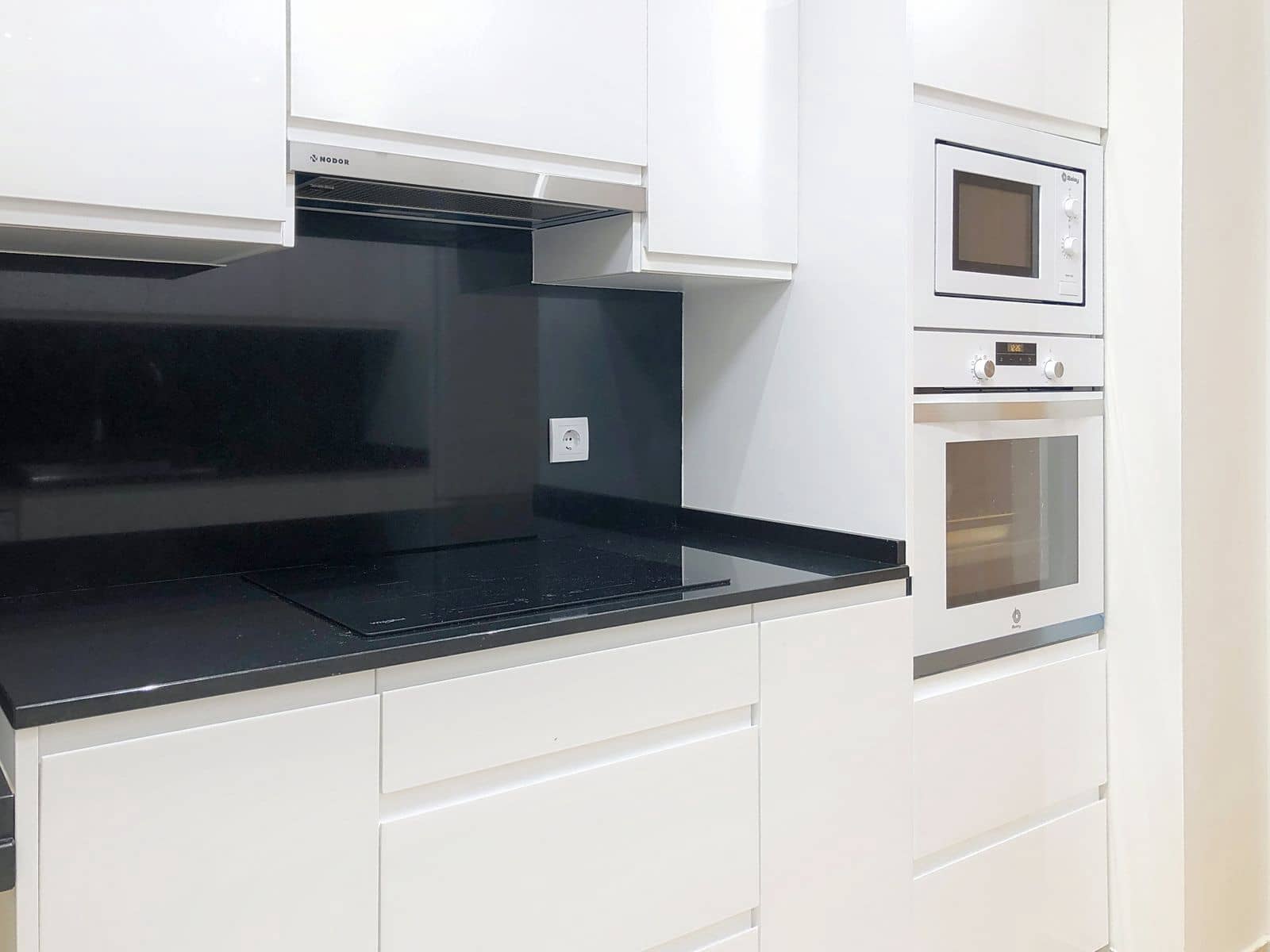 3 chambre Appartement à vendre à Estepona avec piscine garage - 470 000 € (Ref: 10022513)