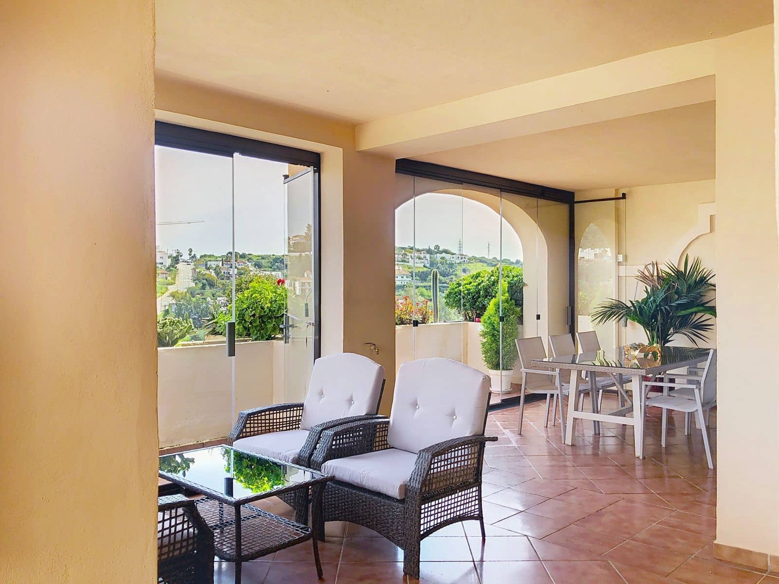3 chambre Appartement à vendre à Estepona avec piscine garage - 470 000 € (Ref: 10022513)
