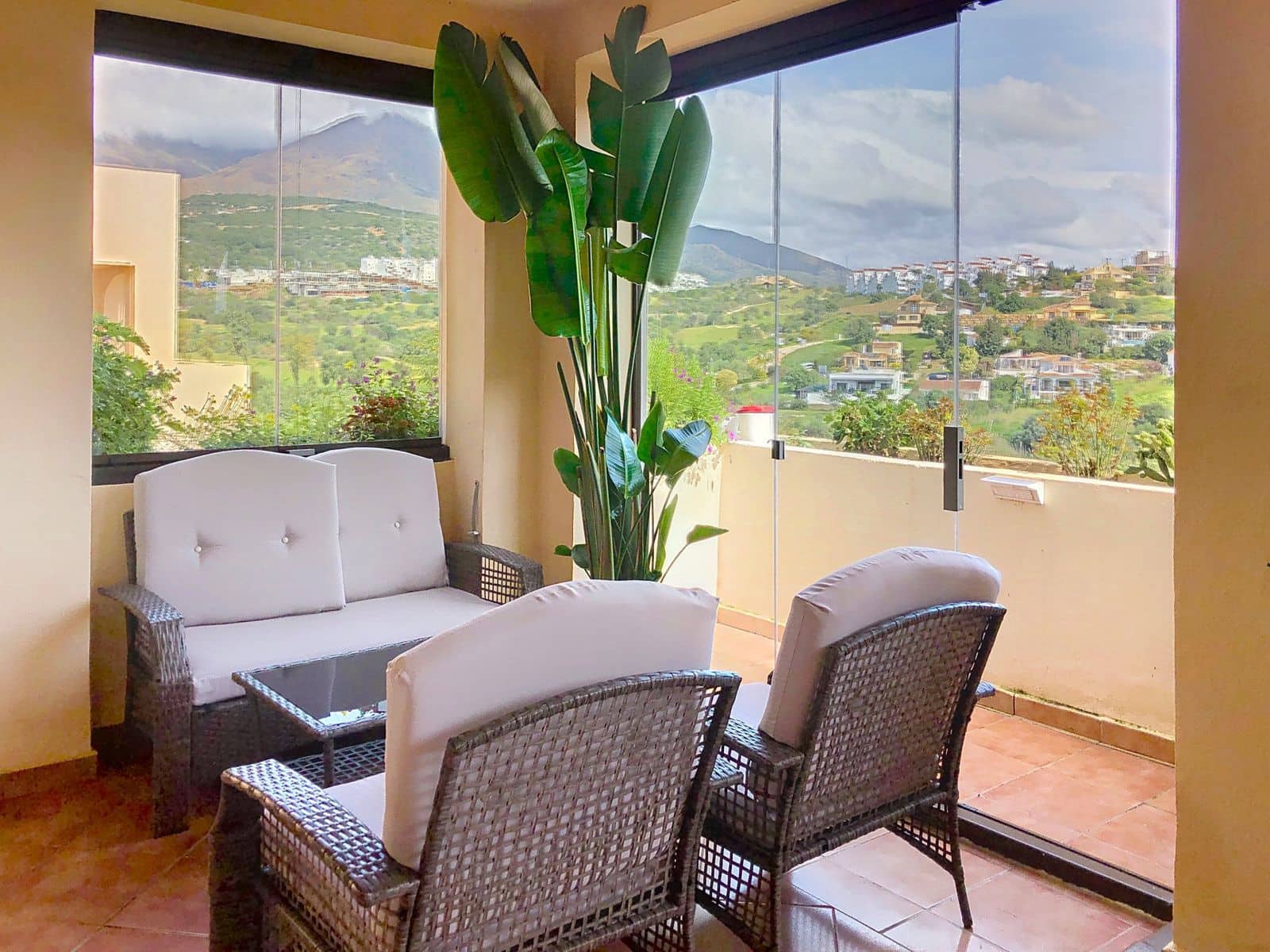 3 chambre Appartement à vendre à Estepona avec piscine garage - 470 000 € (Ref: 10022513)
