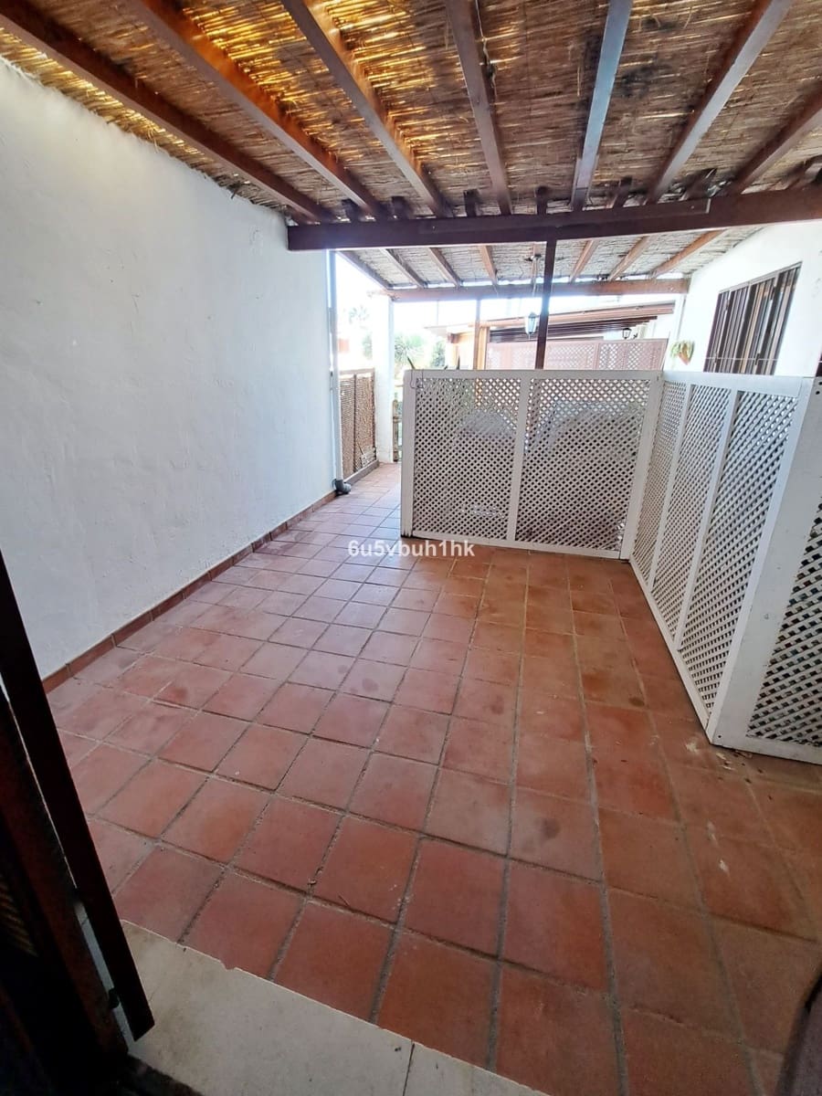 2 sovrum Hus till salu i Estepona med pool - 469 000 € (Ref: 10022532)