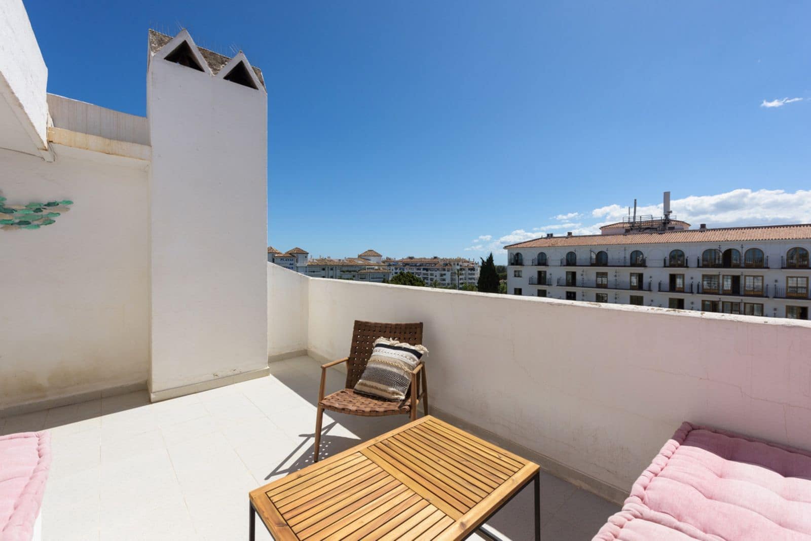 3 soverom Hus til salgs i Nueva Andalucia med svømmebasseng garasje - € 725 000 (Ref: 10022626)