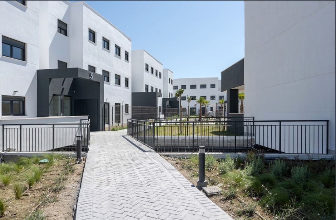 2 chambre Appartement à vendre à Estepona avec piscine garage - 399 000 € (Ref: 10022786)