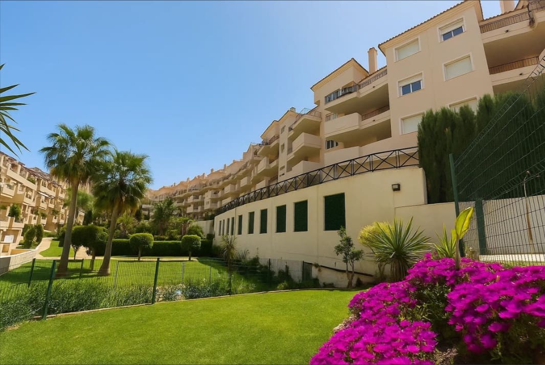 2 sypialnia Apartament na sprzedaż w La Duquesa / Puerto de la Duquesa z basenem - 270 000 € (Ref: 10022792)