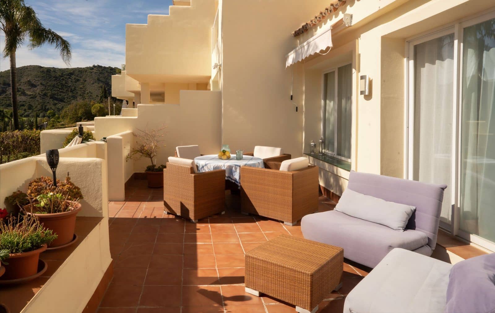 2 sovrum Lägenhet till salu i Benahavis med pool - 430 000 € (Ref: 10023806)