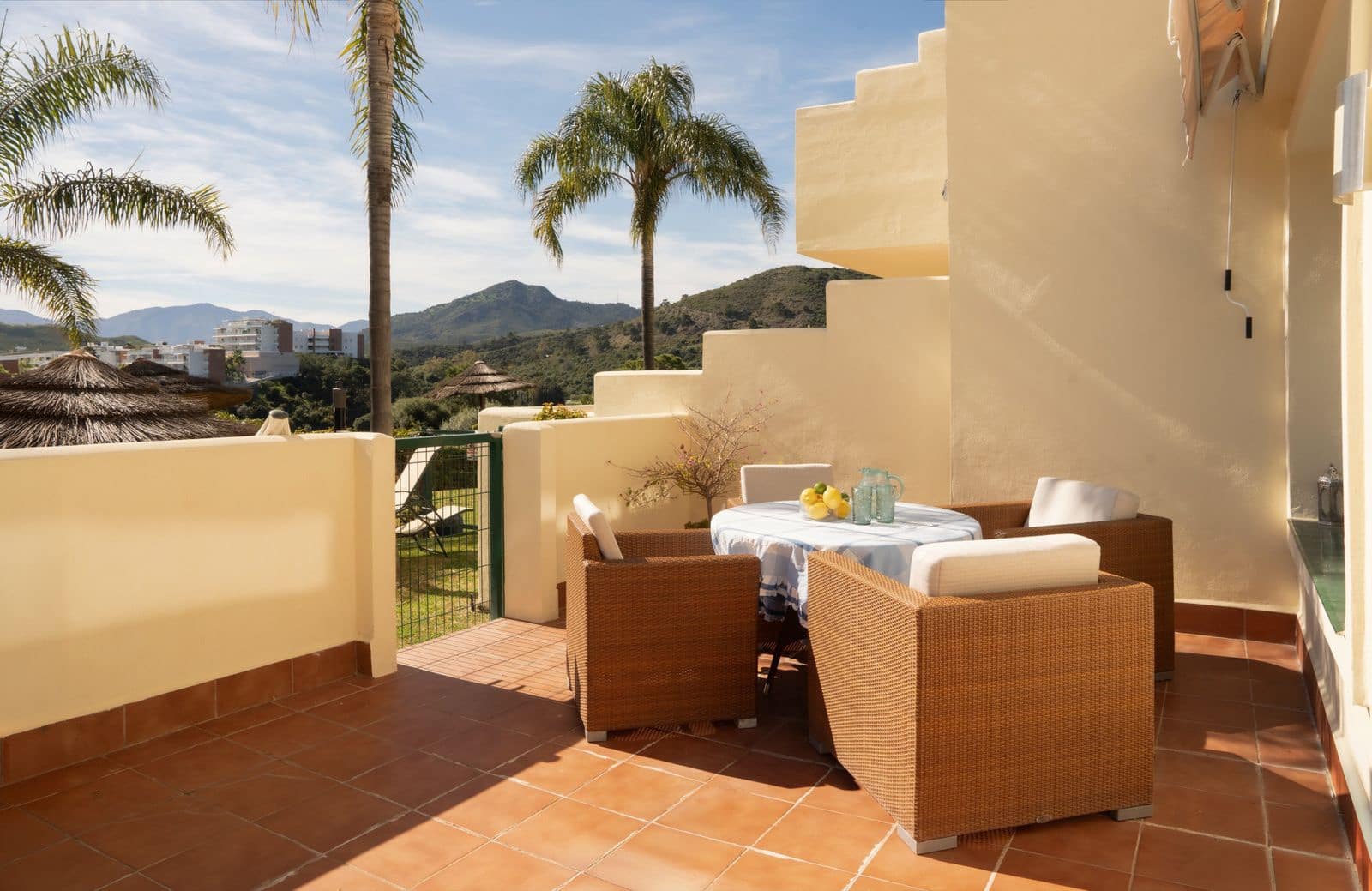 2 sovrum Lägenhet till salu i Benahavis med pool - 430 000 € (Ref: 10023806)