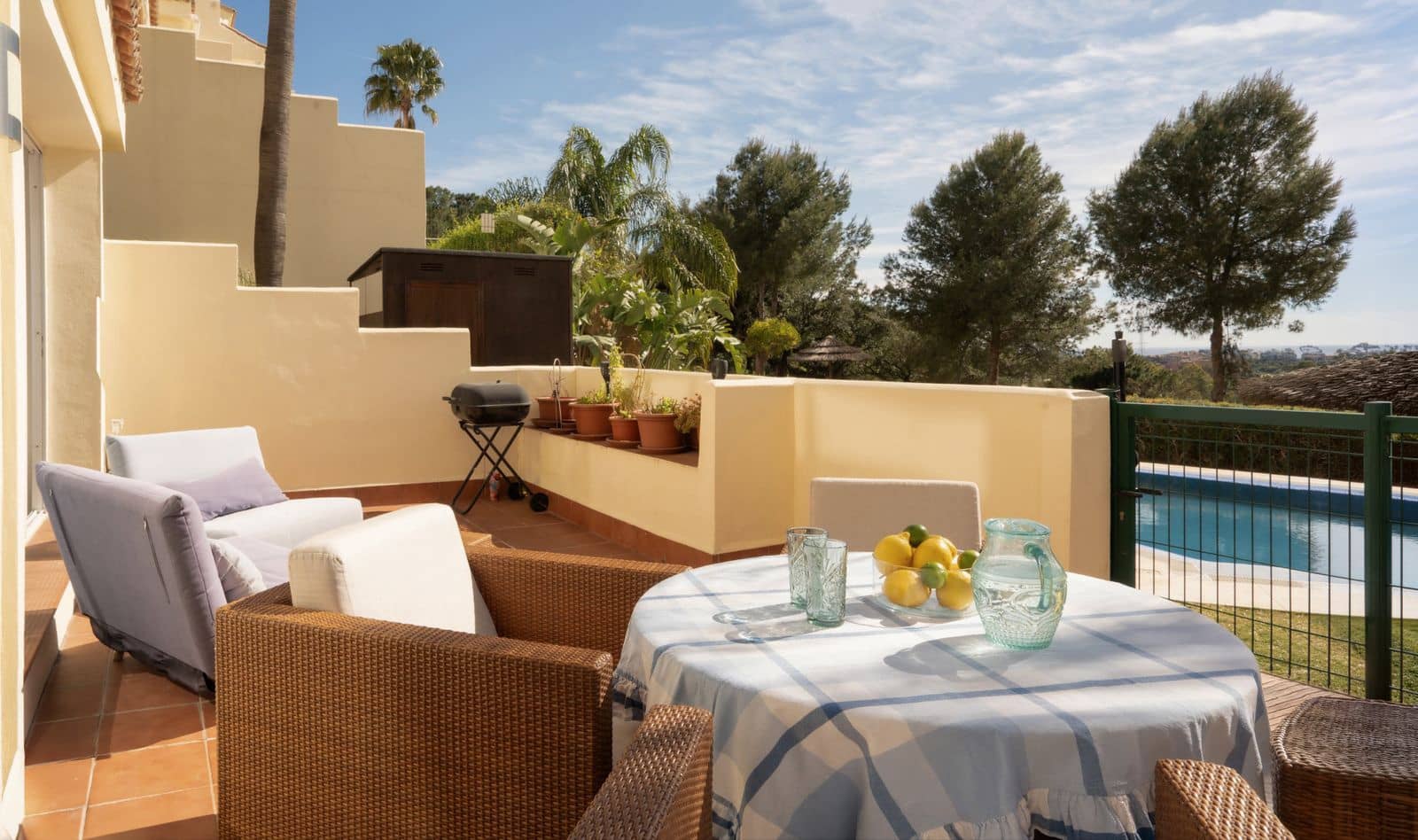 2 sovrum Lägenhet till salu i Benahavis med pool - 430 000 € (Ref: 10023806)