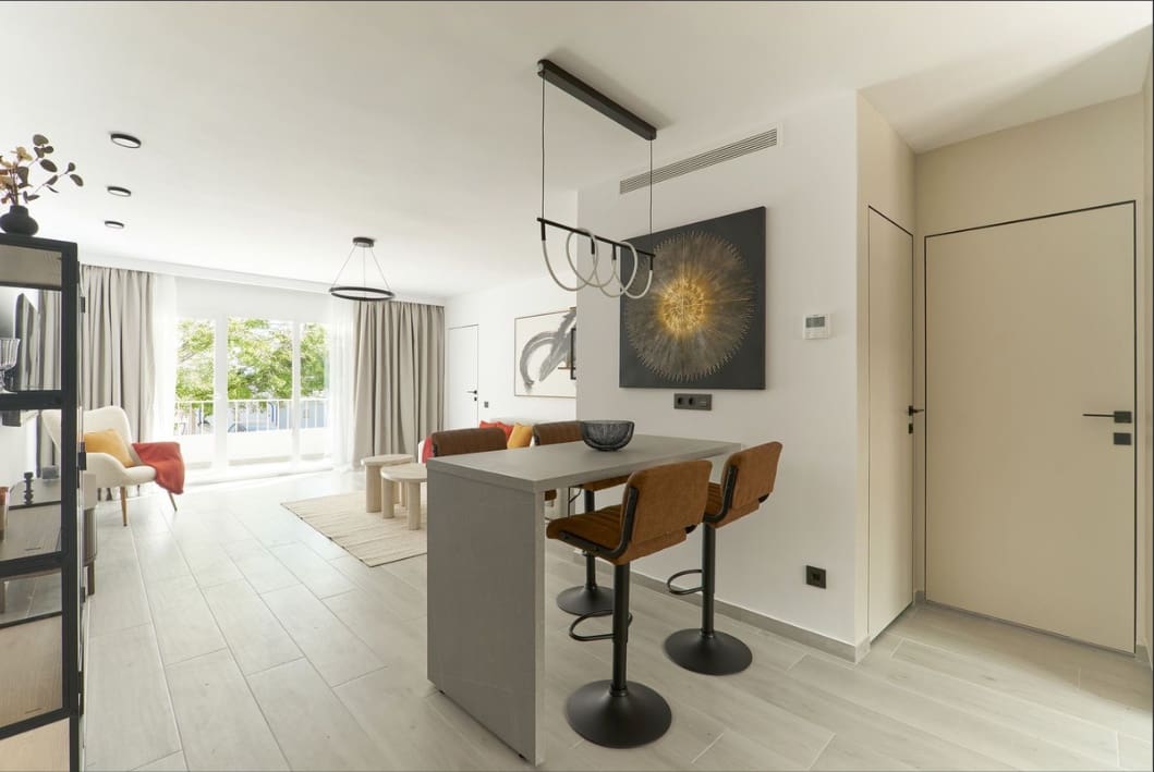 2 Zimmer Apartment zu verkaufen in Nueva Andalucia mit Pool Garage - 450.000 € (Ref: 10023838)