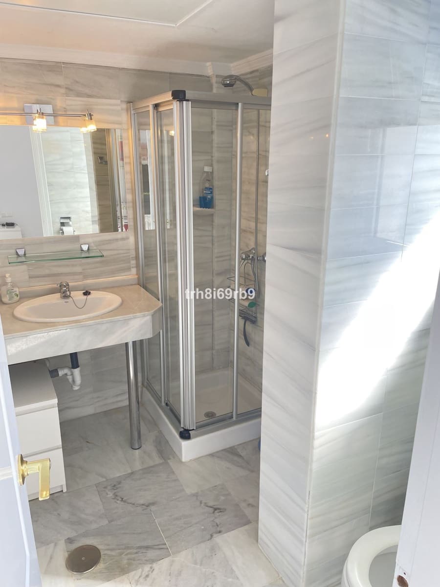 3 bedroom Penthouse for sale in Estepona with pool - € 449,950 (Ref: 10024071)