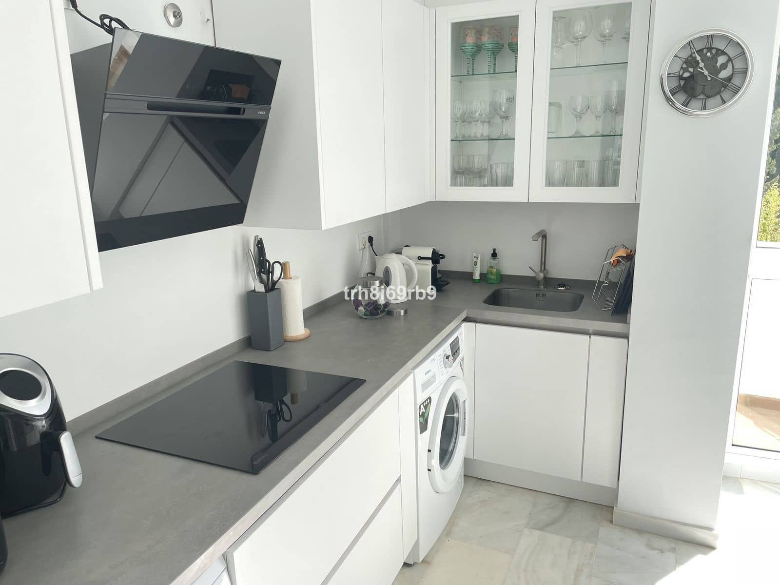 3 bedroom Penthouse for sale in Estepona with pool - € 449,950 (Ref: 10024071)