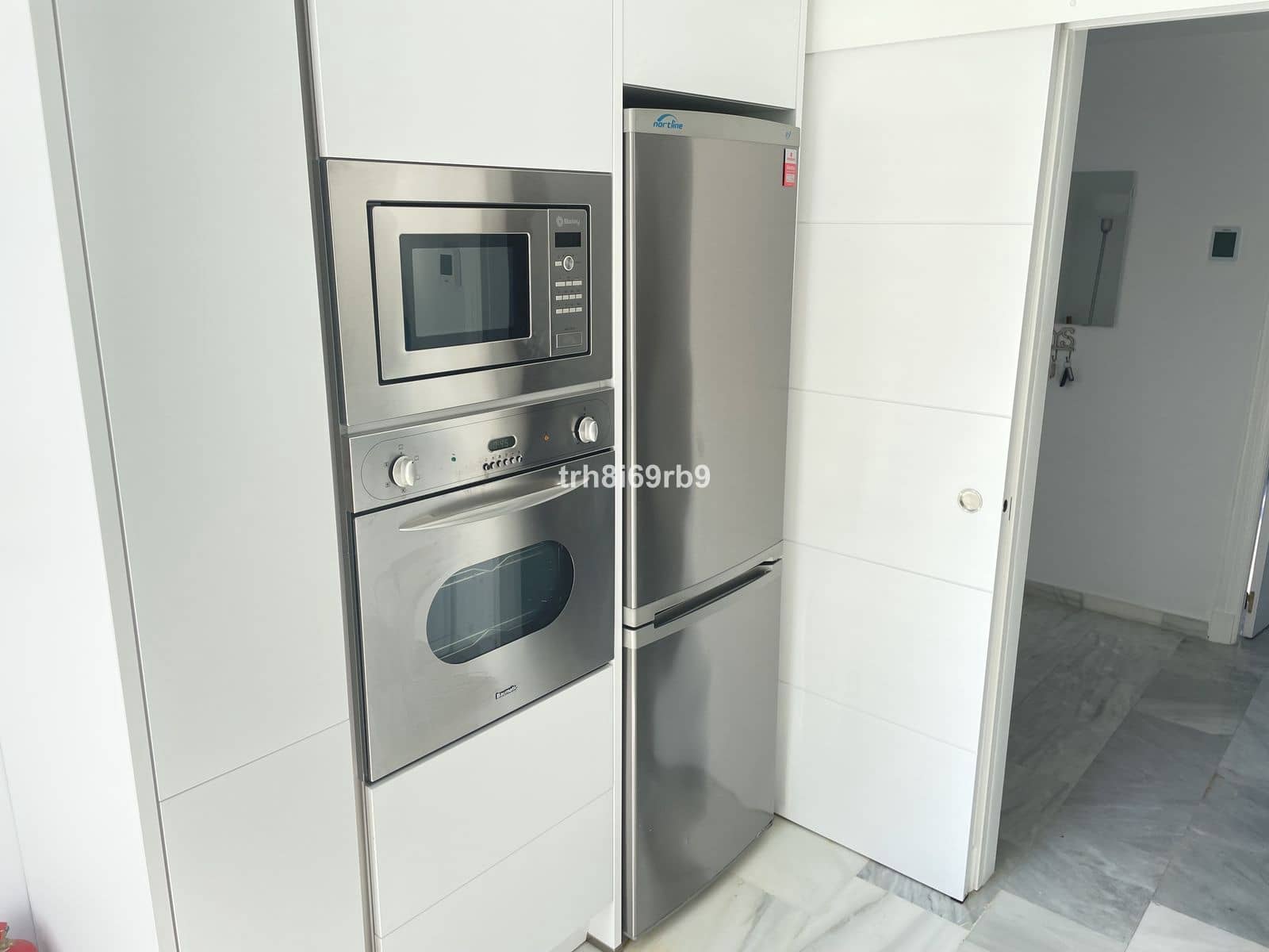3 bedroom Penthouse for sale in Estepona with pool - € 449,950 (Ref: 10024071)
