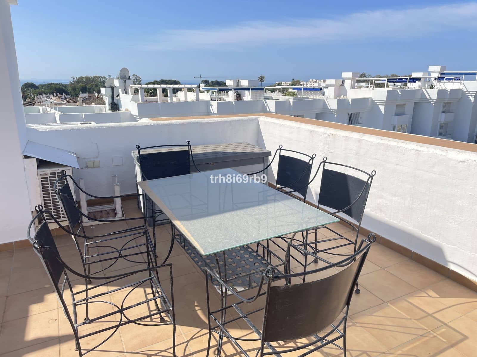 3 bedroom Penthouse for sale in Estepona with pool - € 449,950 (Ref: 10024071)