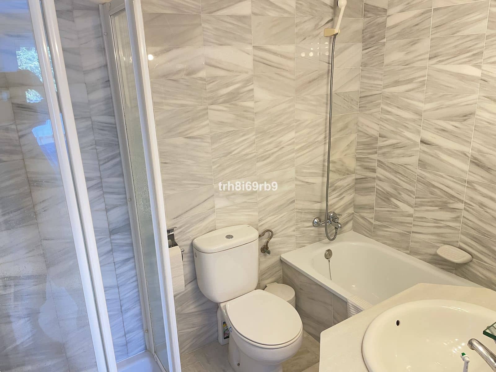 3 bedroom Penthouse for sale in Estepona with pool - € 449,950 (Ref: 10024071)