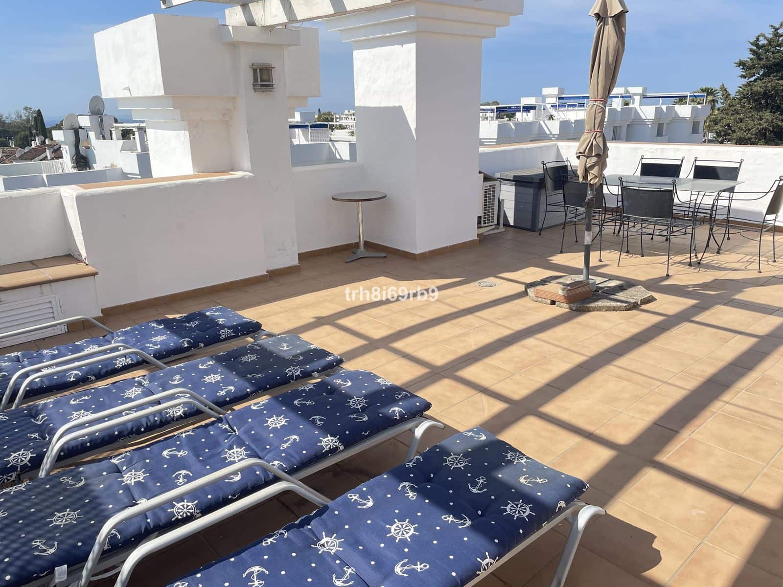 3 bedroom Penthouse for sale in Estepona with pool - € 449,950 (Ref: 10024071)