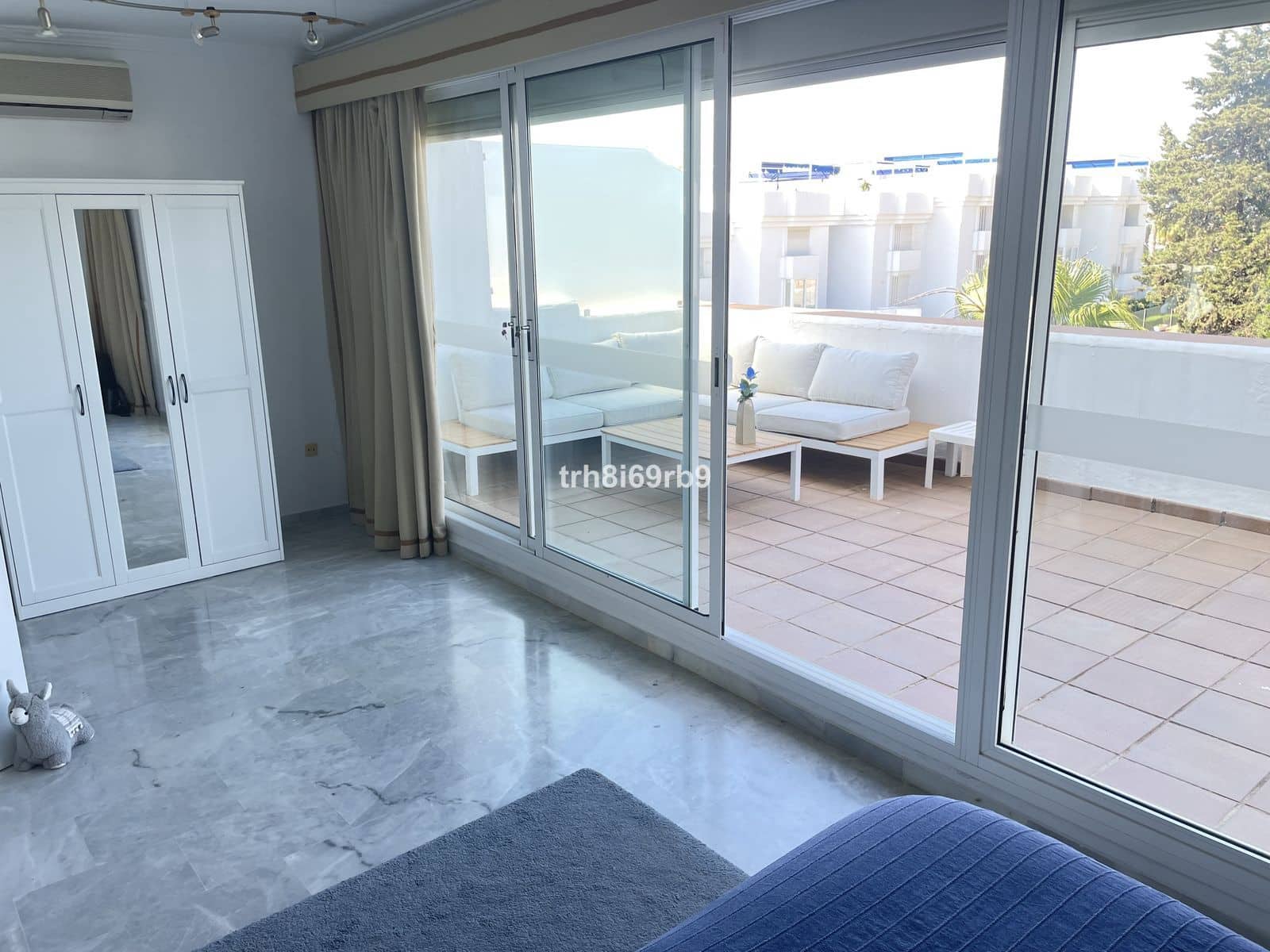 3 bedroom Penthouse for sale in Estepona with pool - € 449,950 (Ref: 10024071)