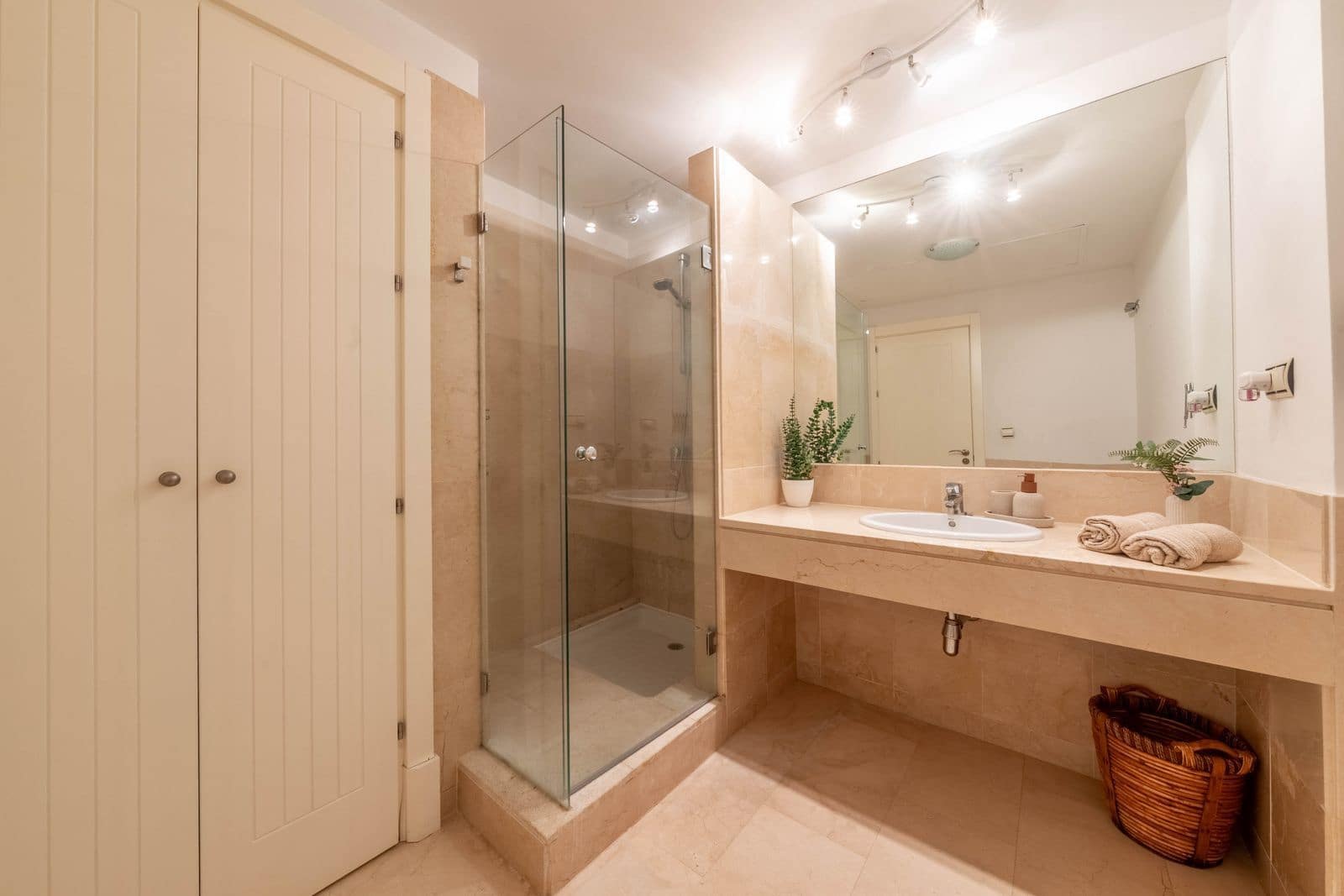 2 bedroom Apartment for sale in Manilva with pool garage - € 330,000 (Ref: 10024085)