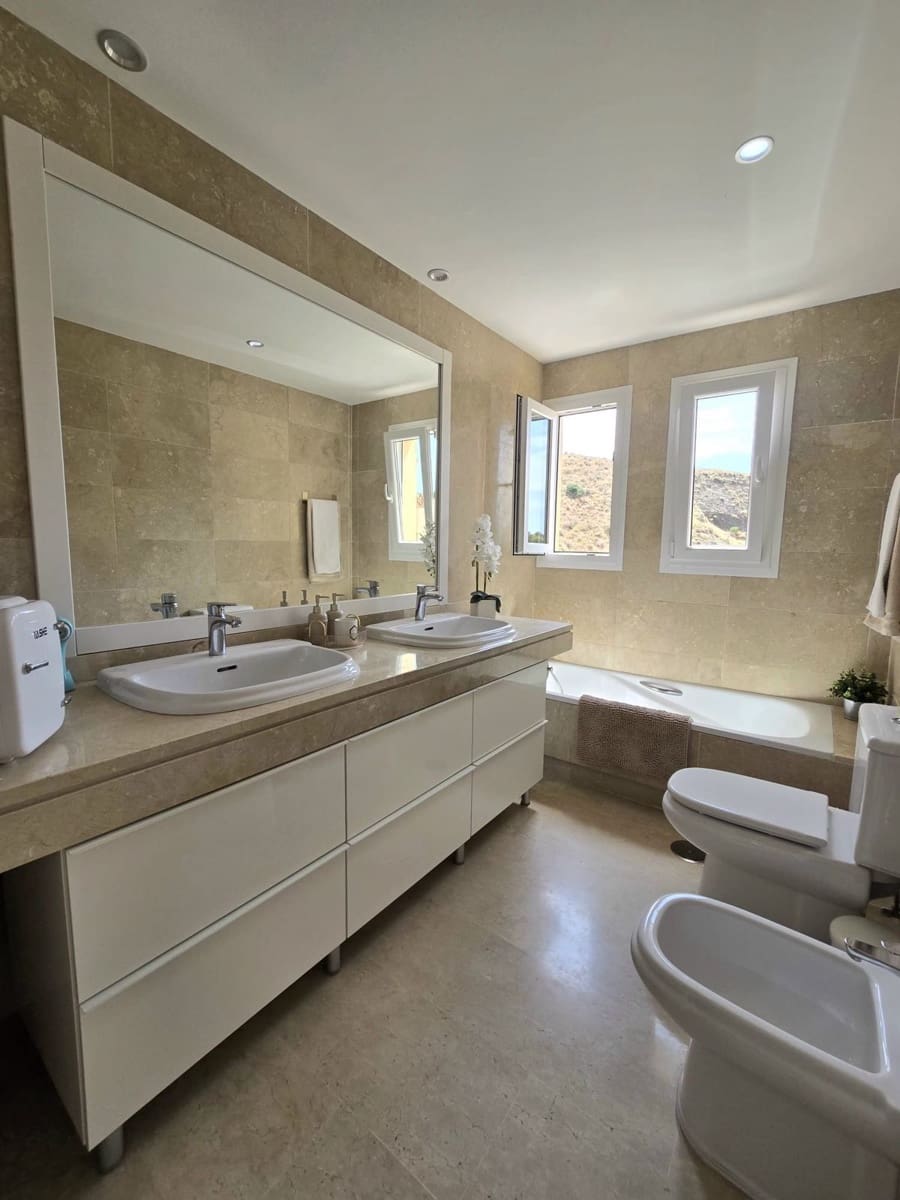 3 sypialnia Apartament na sprzedaż w Calahonda z basenem garażem - 429 000 € (Ref: 10024097)