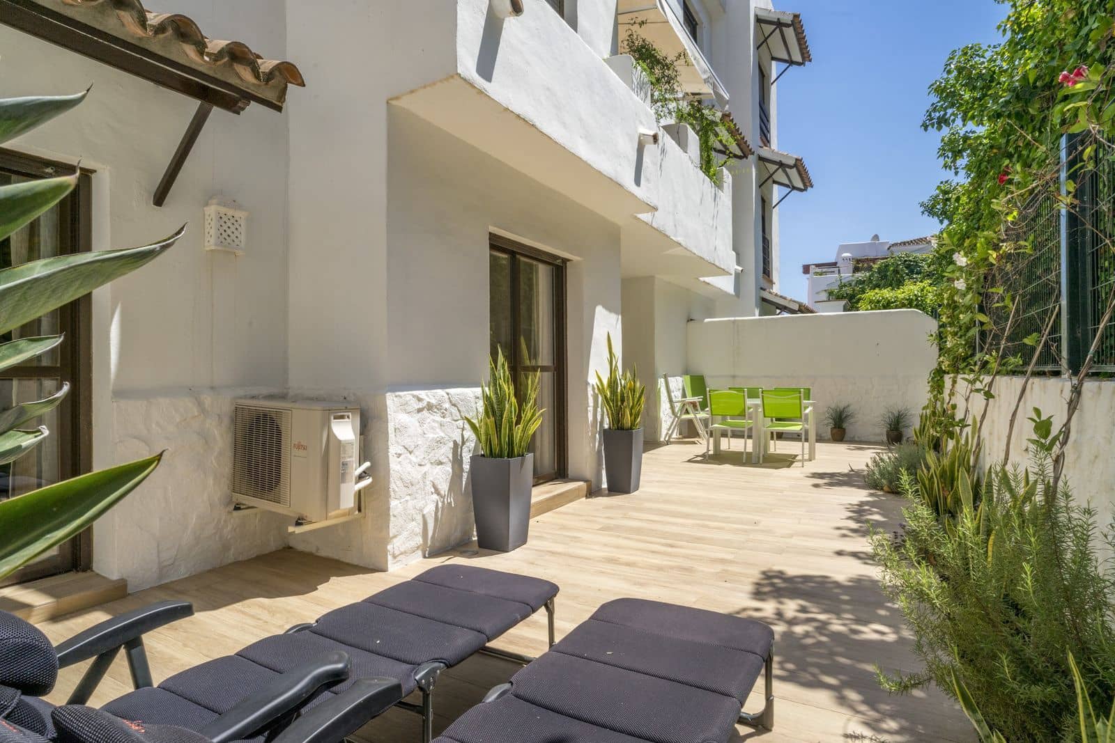 2 makuuhuone Huoneisto myytävänä paikassa Estepona mukana uima-altaan 
autotalli - 345 000 € (Ref: 10024107)