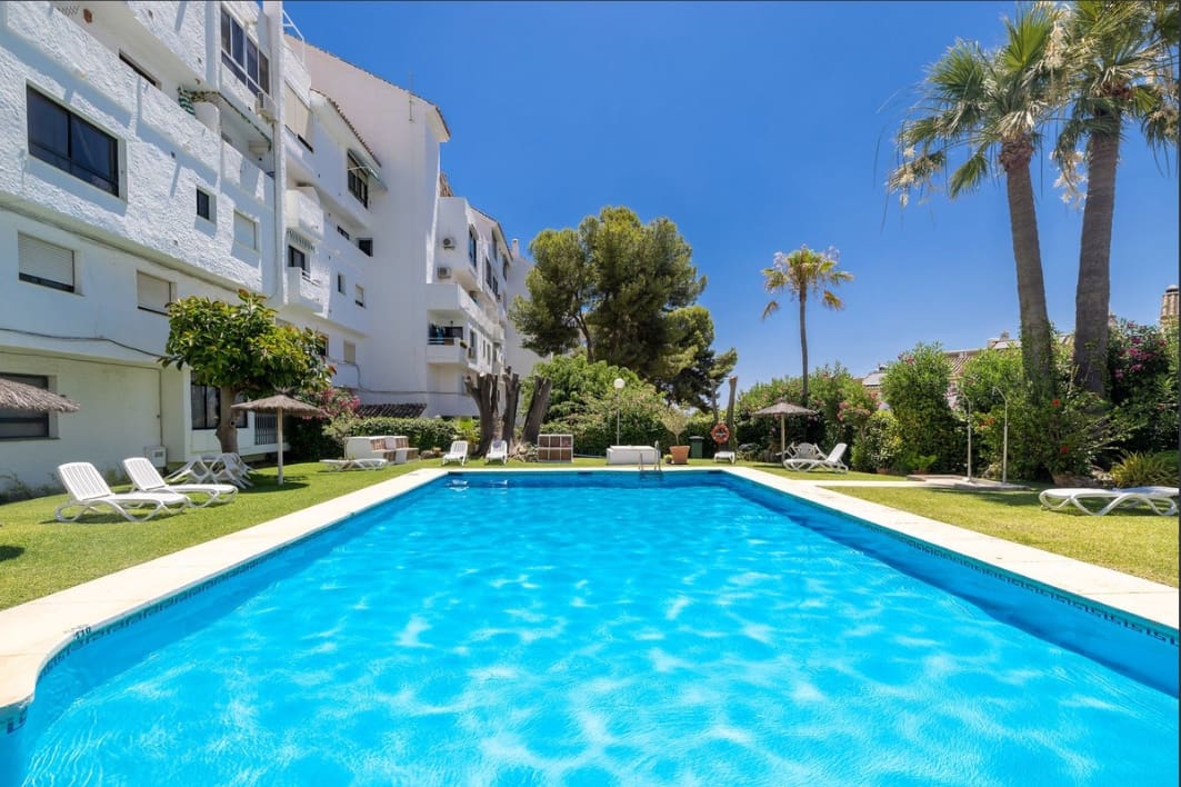 3 sovrum Lägenhet till salu i Estepona med pool garage - 450 000 € (Ref: 10024127)