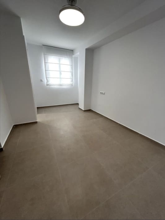 3 quarto Apartamento para arrendar em Estepona - 2 300 € (Ref: 10025827)