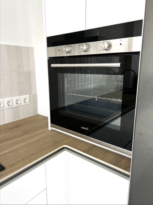 3 quarto Apartamento para arrendar em Estepona - 2 300 € (Ref: 10025827)