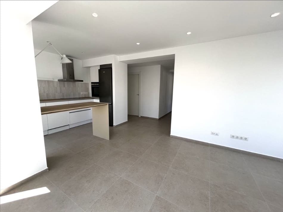 3 quarto Apartamento para arrendar em Estepona - 2 300 € (Ref: 10025827)