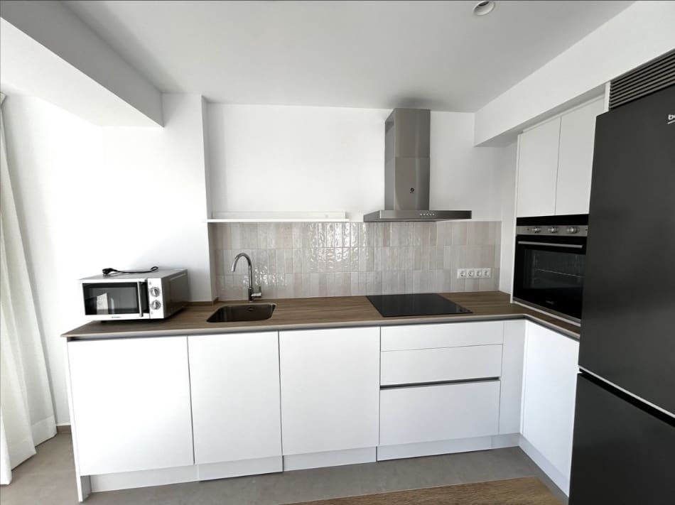 3 quarto Apartamento para arrendar em Estepona - 2 300 € (Ref: 10025827)