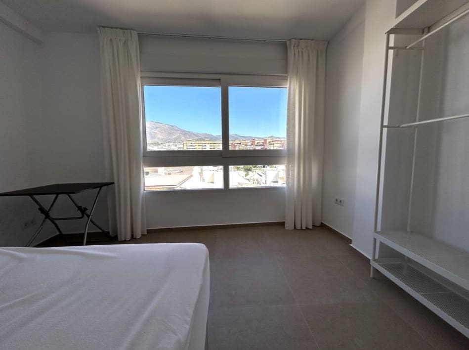 3 quarto Apartamento para arrendar em Estepona - 2 300 € (Ref: 10025827)