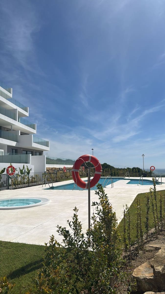 2 bedroom Apartment for sale in La Duquesa / Puerto de la Duquesa - € 449,000 (Ref: 10025842)